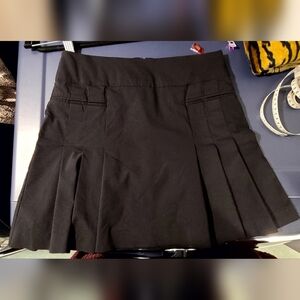 Black pleated mini skirt
